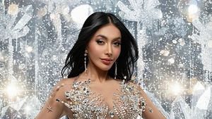 Foto: Gaya Denada Sambut 2026, Seksi Pakai Gaun Menerawang