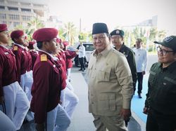 Deretan Momen Menyentuh Presiden Prabowo Bersama Siswa Sekolah Rakyat