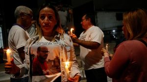 Lilin Menyala di Helicoide, Keluarga Tahanan Politik Venezuela Menanti Pembebasan