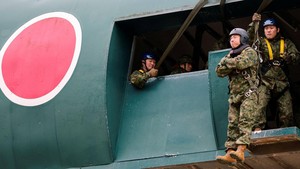 Menhan Jepang Unjuk Aksi di Latihan Militer Tahun Baru