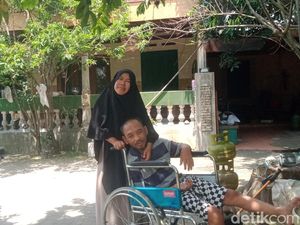 Cerita Titik, Telaten Rawat ODGJ hingga Penyintas Kanker di Rumahnya Klaten