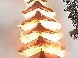 Tersambar Petir, Meru Tumpang Sembilan di Besakih Terbakar