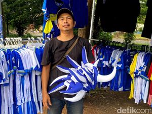 Harapan Pedagang Atribut Persib di Tengah Panasnya El Clasico