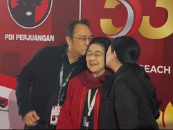 Momen Akrab Puan dan Prananda Cium Pipi Megawati Saat Rakernas PDIP