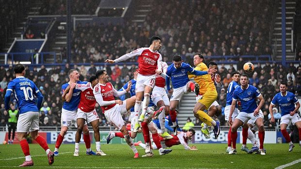 PORTSMOUTH, ENGLAND - JANUARY 11: Gabriel Martinelli of Arsenal scores his team's second goal during the Emirates FA Cup Third Round match between Portsmouth and Arsenal at Fratton Park on January 11, 2026 in Portsmouth, England. (Photo by David Price/Arsenal FC via Getty Images)