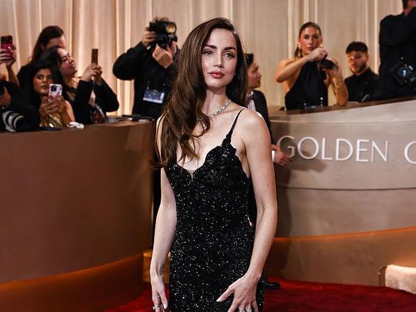 Potret Ana de Armas Disebut Aktris Tercantik 2025, Menawan di Golden Globes