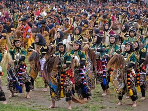 3 Ribu Pelajar Tampilkan Tari Jaran Kepang di Temanggung