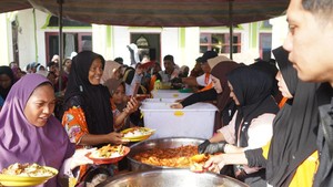 99 Ribu Porsi Makanan Dibagikan untuk Warga Aceh Tamiang