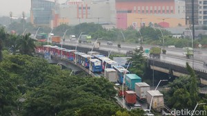 Akses ke Sunter Ditutup, Lalu Lintas Perintis Kemerdekaan Tersendat