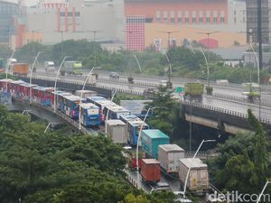 Akses ke Sunter Ditutup, Lalu Lintas Perintis Kemerdekaan Tersendat