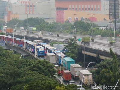Akses ke Sunter Ditutup, Lalu Lintas Perintis Kemerdekaan Tersendat