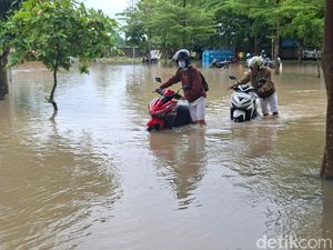 RSUD Kota Serang Banjir, Kendaraan di Parkiran Terendam