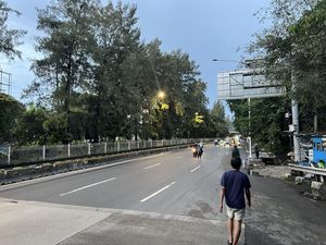 Banjir di Jalan Jembatan Tiga Jakut Surut, Lalin Normal Kembali