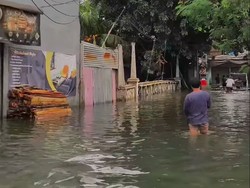 Banjir di Prepedan Kalideres Mulai Surut, Kini Ketinggian Air Capai 30 Cm