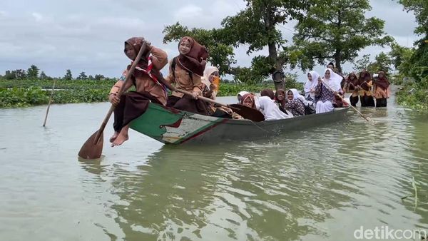 Banjir Luapan Bengawan Jero Lamongan Belum Surut