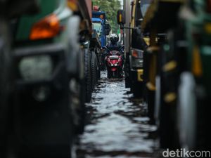 4 RT di Jakbar dan Jakut Masih Banjir, Tinggi Genangan Capai 30 Cm