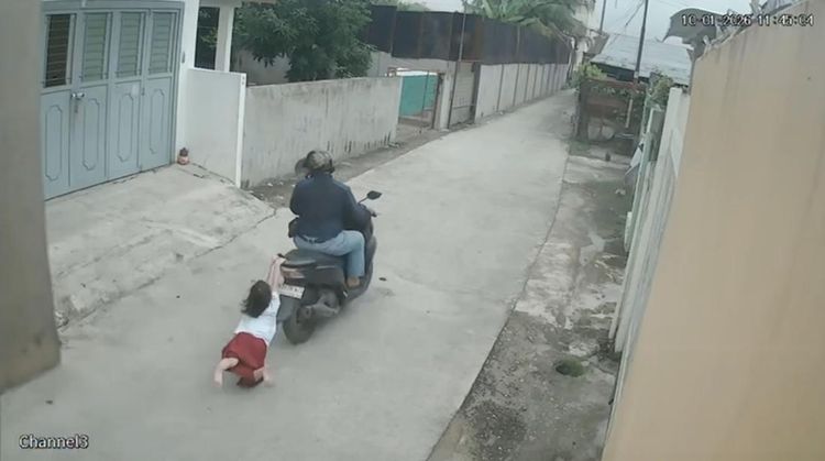 Medan Geger: Bocah SD Terseret Motor Pencuri HP, Detik-detik Mengerikan Terekam