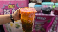 Terinspirasi Tren TikTok, Es Teler Teko di Cengkareng Ini Laris Manis!