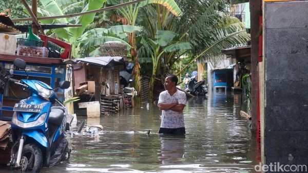 Hujan Deras Bikin Kali Meluap, Ratusan Rumah di Rawa Indah Terendam