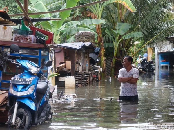 Hujan Deras Bikin Kali Meluap, Ratusan Rumah di Rawa Indah Terendam