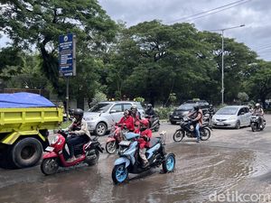 Potret Jalan Perintis Kemerdekaan Makassar Baru Diaspal Tapi Sudah Rusak