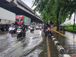 Jalan Yos Sudarso Jakut Tergenang, Lalin ke Kelapa Gading Macet