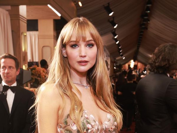 Jennifer Lawrence Bikin Pangling di Golden Globes 2026