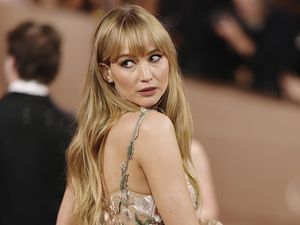 Jennifer Lawrence Ungkap Kalah Casting dari Margot Robbie karena Kurang Cantik