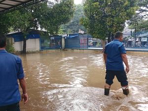 Bank hingga Kantor Samsat di Depok Tergenang Banjir, Layanan Tutup Sementara
