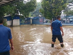 Bank hingga Kantor Samsat di Depok Tergenang Banjir, Layanan Tutup Sementara