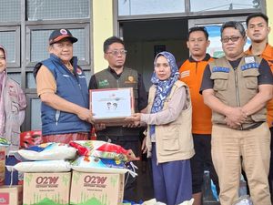 Pemprov Sulsel Salurkan Bantuan untuk Pengungsi Banjir Katimbang Makassar