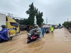 Jalur Pantura Kudus-Pati Banjir Pagi Ini, Banyak Motor Mogok
