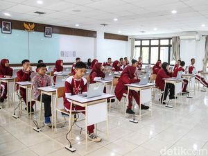 Video Mensos: Sekolah Rakyat Bantu Keluarga Siswa Jadi Berdaya-Naik Kelas
