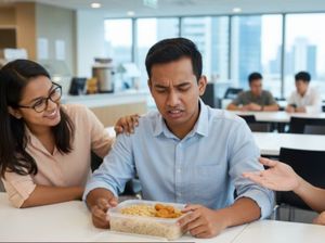 Parah! Pria Ini Ketahuan Sering Buang Bekal Makanan dari Istrinya
