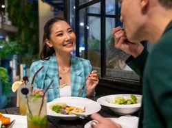 Gaji Habis untuk Pacar, Pria Ini Bertahan Hidup dengan Mie Instan