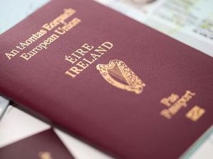 Ribuan Paspor Irlandia Ditarik karena Tak Sesuai Standar, Warganya Waswas