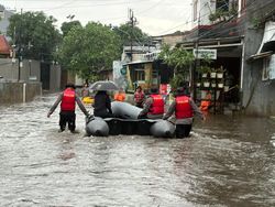 Asrama Polisi Pondok Karya Banjir 70 Cm, Polda Metro Evakuasi Warga