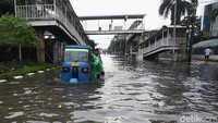 22 RT dan 5 Ruas Jalan Masih Terendam Banjir Pagi Ini, Ketinggian Air 35 Cm