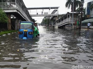 Titik Banjir Jakarta Bertambah Jadi 57 RT dan 39 Ruas Jalan Sore Ini