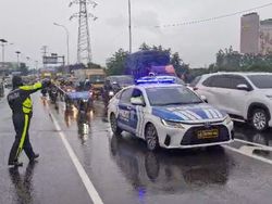 Jembatan Tiga Jakut Banjir, Pengendara Motor Diarahkan Masuk ke Tol