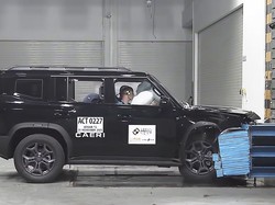 Detik-detik Mobil China Jetour T2 Dites Tabrak, Begini Hasilnya