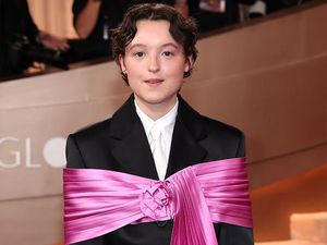 10 Gaya Artis di Golden Globe yang Bikin Gagal Paham!