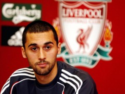 Arbeloa hanya bermain enam bulan di sana sebelum direkrut Liverpool asuhan Rafael Benitez pada Januari 2007. Ia bertahan di Anfield selama 2,5 musim. Pada Juli 2009, ia diboyong pulang oleh Madrid. Peter Byrne/PA Images via Getty Images  
