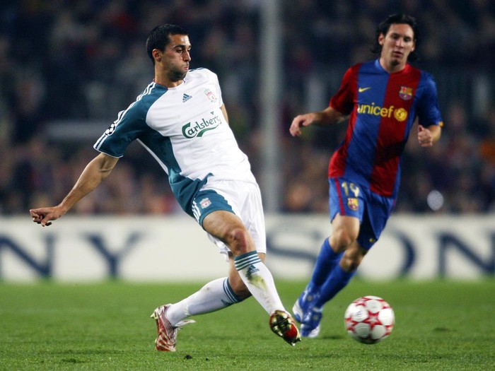 BARCELONA, SPAIN - FEBRUARY 21: Liverpool defender Alvaro Arbeloa clears the ball during the UEFA Champions League round of 16 first leg match against Barcelona at the Camp Nou Stadium February 21, 2007 in Barcelona, Spain.  (Photo by Stu Forster/Getty Images)