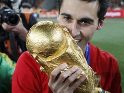 Arbeloa lalu menutup kariernya di West Ham United pada musim panas 2017. Di level timnas, ia adalah bagian dari skuad Spanyol yang memenangi tiga turnamen beruntun, yakni Euro 2008, Piala Dunia 2010, dan Euro 2012. Getty Images/Richard Sellers/Allstar  