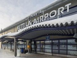 Pesawat Terbungkus Es, Ribuan Turis Terdampar di Bandara