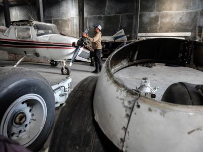 Tak Lagi Mengudara, Kini Bangkai Pesawat Hidupkan Peluang Usaha