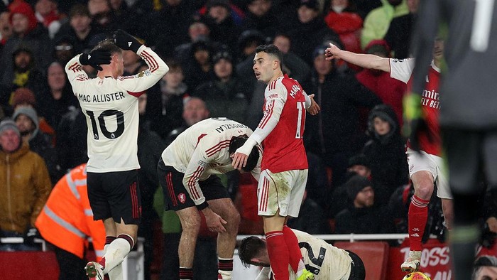 Liverpool Takkan Belanja Meski Krisis Bek