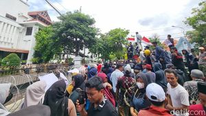 Demo Tolak Relokasi RPH Pegirian di Balai Kota Surabaya