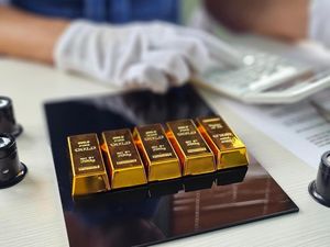 Harga Emas Antam Nyaris Rp 3 Juta per Gram, Begini Saran Ekonom